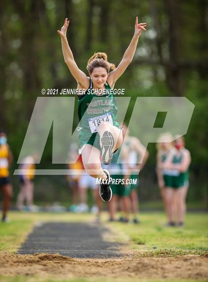 Thumbnail 1 in Kentucky Country Day Quad Meet photogallery.