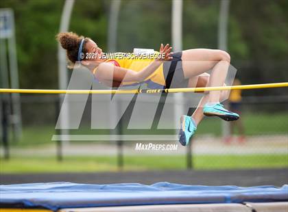 Thumbnail 3 in Kentucky Country Day Quad Meet photogallery.