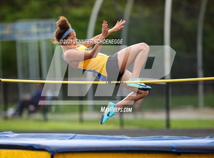 Thumbnail 3 in Kentucky Country Day Quad Meet photogallery.