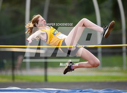 Thumbnail 1 in Kentucky Country Day Quad Meet photogallery.
