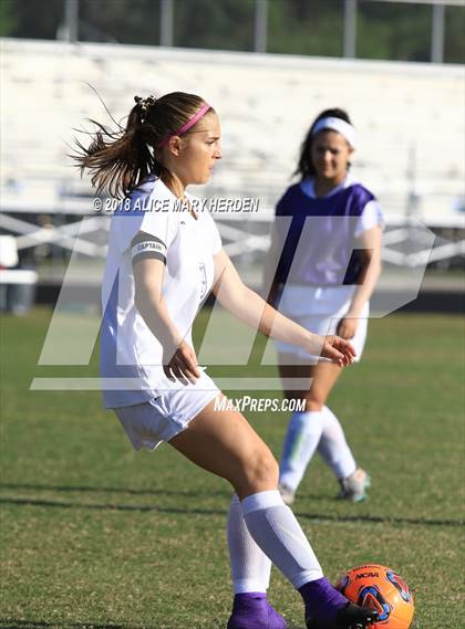 Thumbnail 3 in Central vs. Hernando (Preseason Classic) photogallery.