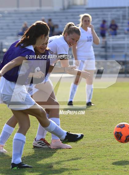 Thumbnail 2 in Central vs. Hernando (Preseason Classic) photogallery.