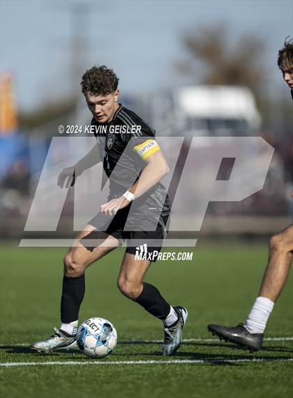 Thumbnail 3 in Shoreland Lutheran vs. Aquinas photogallery.