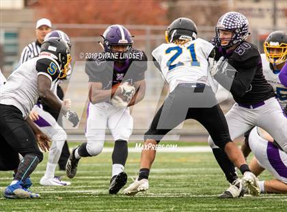 Thumbnail 2 in Lincoln Park vs Rolling Meadows (IHSA 7A First Round Playoff) photogallery.