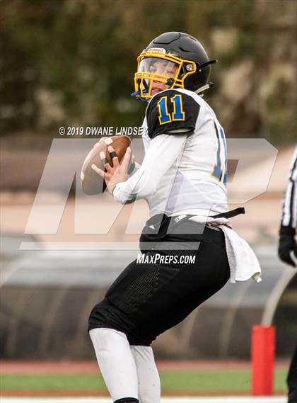 Thumbnail 3 in Lincoln Park vs Rolling Meadows (IHSA 7A First Round Playoff) photogallery.