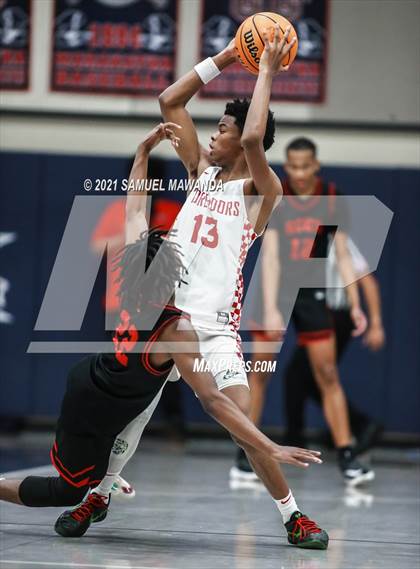 Thumbnail 3 in Taft vs  Santa Clarita Christian (19th Annual Rose City Roundball classic) photogallery.