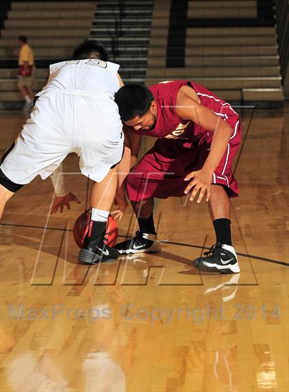 Thumbnail 1 in Palos Verdes Peninsula vs. Colton (MaxPreps Holiday Classic) photogallery.