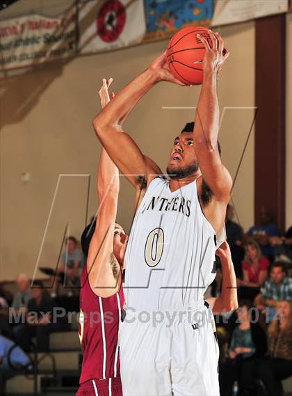 Thumbnail 2 in Palos Verdes Peninsula vs. Colton (MaxPreps Holiday Classic) photogallery.