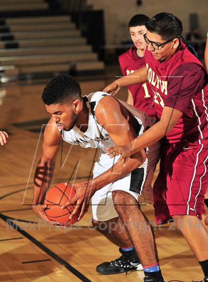 Thumbnail 2 in Palos Verdes Peninsula vs. Colton (MaxPreps Holiday Classic) photogallery.