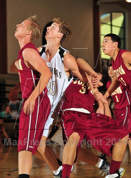 Thumbnail 2 in Palos Verdes Peninsula vs. Colton (MaxPreps Holiday Classic) photogallery.