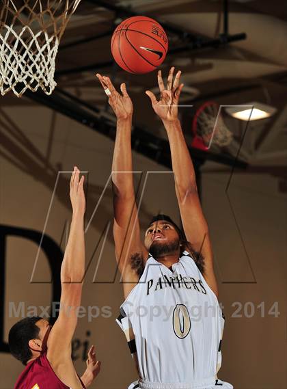 Thumbnail 2 in Palos Verdes Peninsula vs. Colton (MaxPreps Holiday Classic) photogallery.