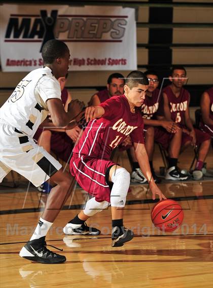 Thumbnail 3 in Palos Verdes Peninsula vs. Colton (MaxPreps Holiday Classic) photogallery.