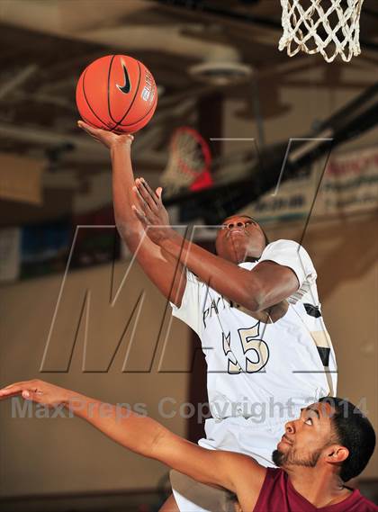 Thumbnail 2 in Palos Verdes Peninsula vs. Colton (MaxPreps Holiday Classic) photogallery.
