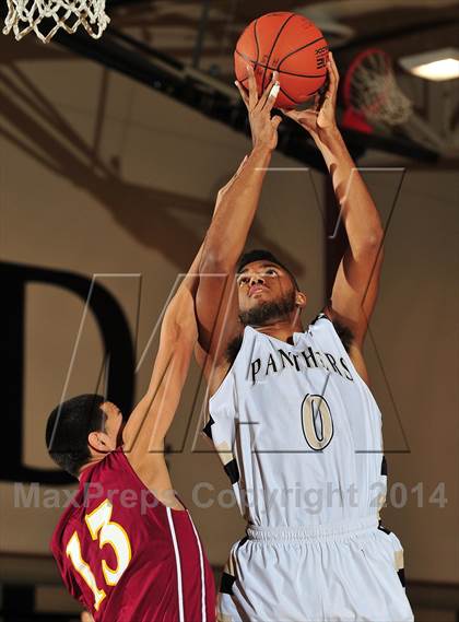 Thumbnail 1 in Palos Verdes Peninsula vs. Colton (MaxPreps Holiday Classic) photogallery.
