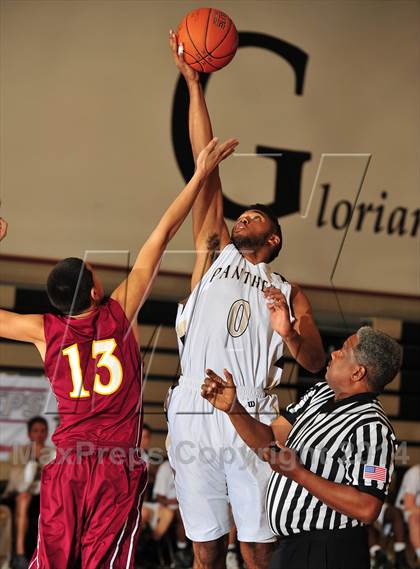 Thumbnail 1 in Palos Verdes Peninsula vs. Colton (MaxPreps Holiday Classic) photogallery.