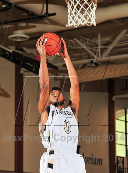 Thumbnail 2 in Palos Verdes Peninsula vs. Colton (MaxPreps Holiday Classic) photogallery.