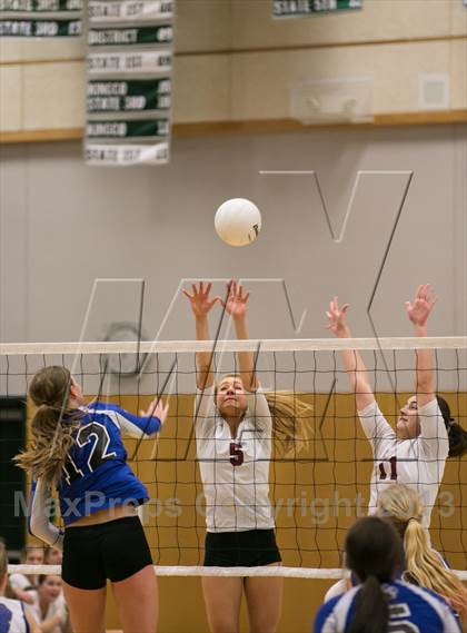 Thumbnail 2 in Bothell vs. Eastlake photogallery.