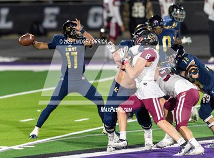 Thumbnail 2 in Lake Creek vs. Rouse (UIL 5A D2 Region III Area Playoff) photogallery.