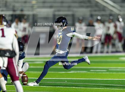 Thumbnail 2 in Lake Creek vs. Rouse (UIL 5A D2 Region III Area Playoff) photogallery.