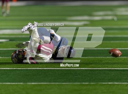 Thumbnail 2 in Lake Creek vs. Rouse (UIL 5A D2 Region III Area Playoff) photogallery.