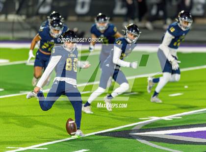 Thumbnail 1 in Lake Creek vs. Rouse (UIL 5A D2 Region III Area Playoff) photogallery.