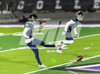 Thumbnail 1 in Lake Creek vs. Rouse (UIL 5A D2 Region III Area Playoff) photogallery.