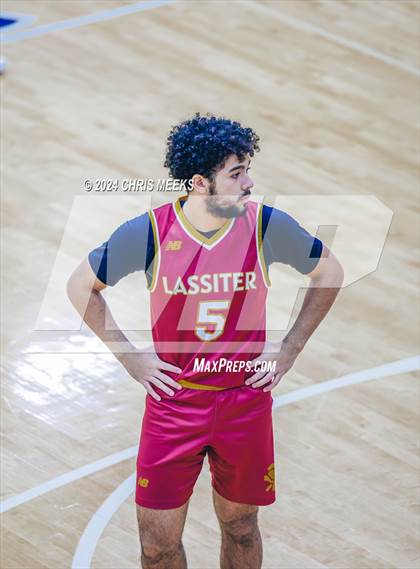 Thumbnail 1 in Lassiter vs Forest (Hounds Holiday Hoop Classic) photogallery.