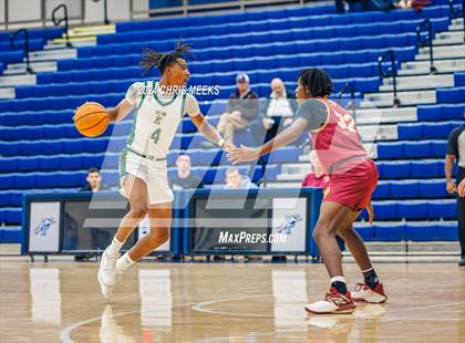 Thumbnail 3 in Lassiter vs Forest (Hounds Holiday Hoop Classic) photogallery.