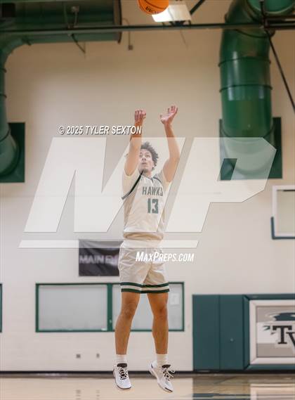 Thumbnail 1 in San Tan Foothills @ Tanque Verde photogallery.