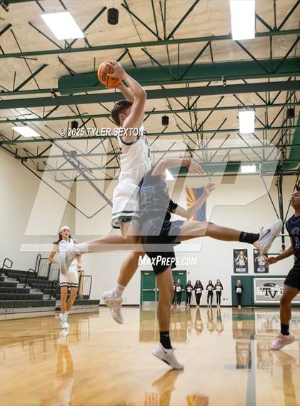 Thumbnail 1 in San Tan Foothills @ Tanque Verde photogallery.