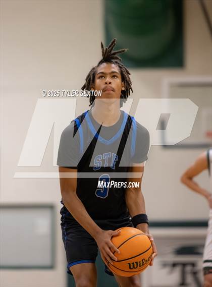 Thumbnail 2 in San Tan Foothills @ Tanque Verde photogallery.