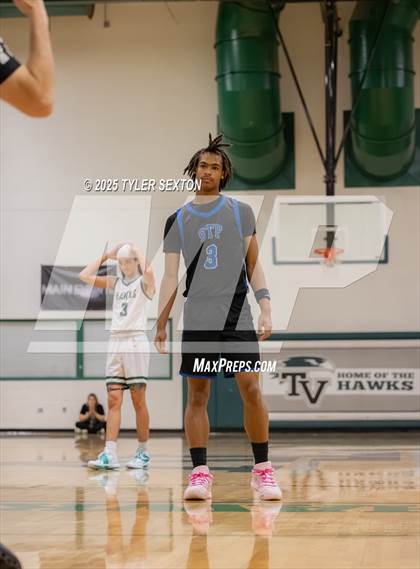 Thumbnail 1 in San Tan Foothills @ Tanque Verde photogallery.