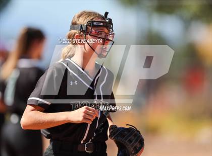 Thumbnail 1 in Horizon vs. Fossil Ridge (CHSAA 5A First Round) photogallery.