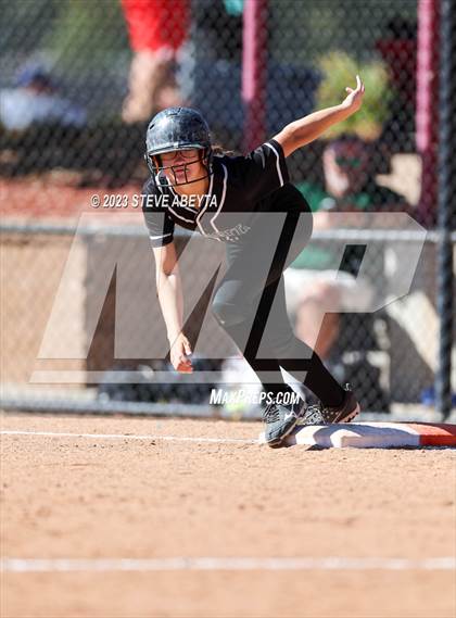 Thumbnail 1 in Horizon vs. Fossil Ridge (CHSAA 5A First Round) photogallery.