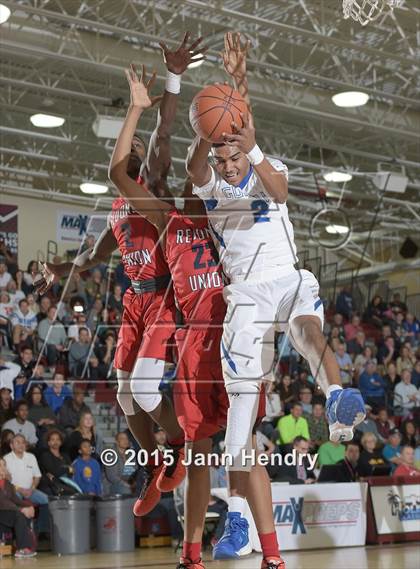 Thumbnail 2 in Redondo Union vs Bishop Gorman (MaxPreps Holiday Classic) photogallery.