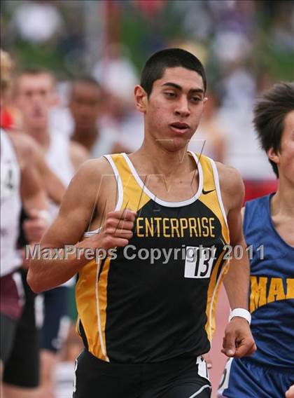 Thumbnail 1 in CIF State Track & Field Championships (1600m) photogallery.