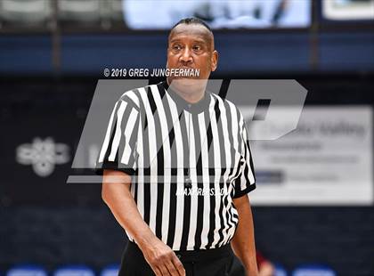 Thumbnail 3 in Modesto Christian vs. St. John Bosco (MaxPreps/DLS MLK Classic) photogallery.