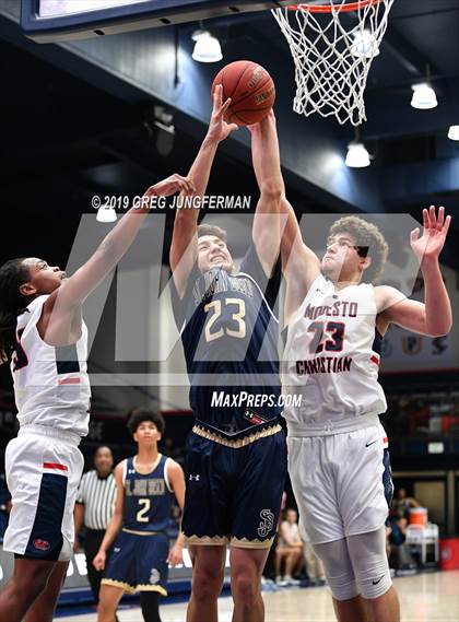 Thumbnail 3 in Modesto Christian vs. St. John Bosco (MaxPreps/DLS MLK Classic) photogallery.