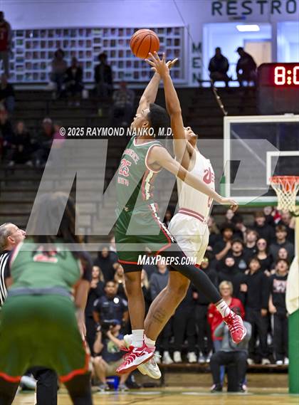 Thumbnail 3 in Lawrence North vs. Jeffersonville (IHSAA 4A New Castle Semi State Final) photogallery.