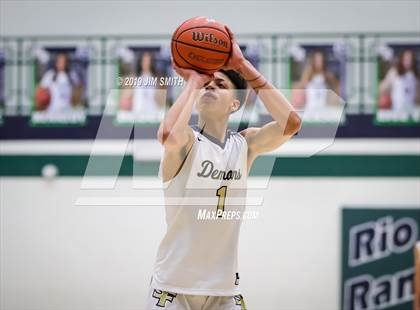 Thumbnail 2 in Santa Fe vs. Socorro (Jalene Berger Allstate Holiday Tournament) photogallery.