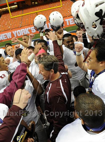 Thumbnail 2 in Aquinas  vs. Monroe-Woodbury (NYSPHSAA Class AA Final) photogallery.