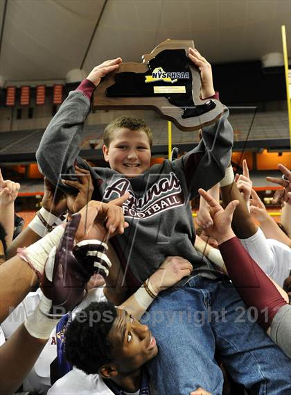 Thumbnail 2 in Aquinas  vs. Monroe-Woodbury (NYSPHSAA Class AA Final) photogallery.