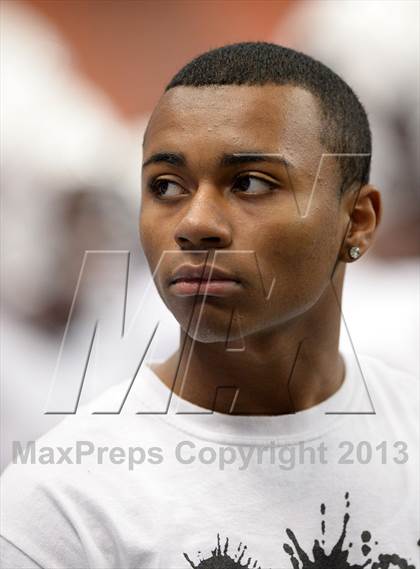 Thumbnail 2 in Aquinas  vs. Monroe-Woodbury (NYSPHSAA Class AA Final) photogallery.