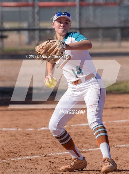 Thumbnail 2 in Snowflake vs. Eastmark (Dobson/Westwood Invitational) photogallery.