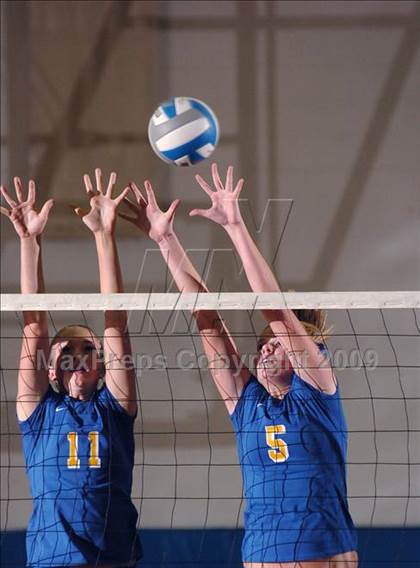 Thumbnail 2 in Grand Island vs. Lockport photogallery.