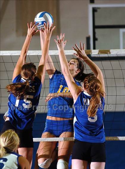 Thumbnail 3 in Grand Island vs. Lockport photogallery.