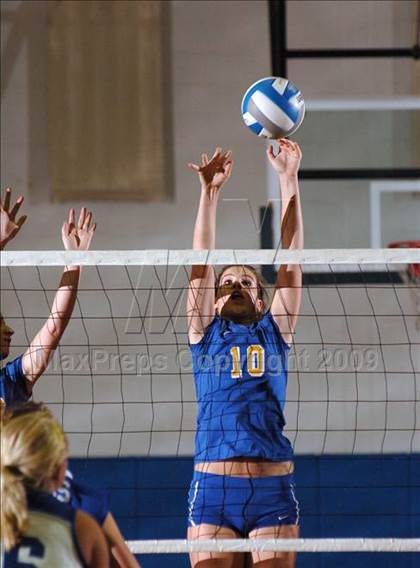 Thumbnail 1 in Grand Island vs. Lockport photogallery.