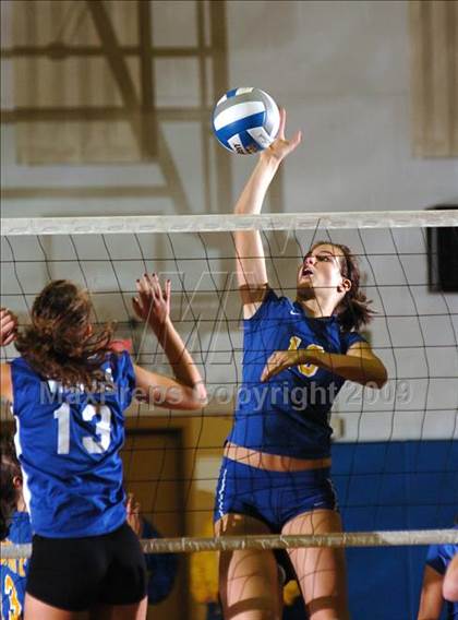 Thumbnail 3 in Grand Island vs. Lockport photogallery.