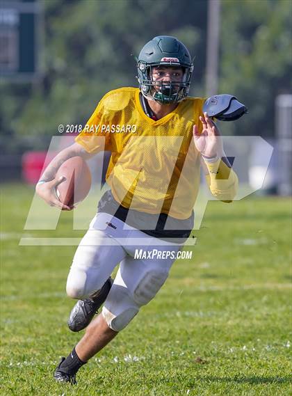 Thumbnail 3 in Bay Shore vs William Floyd Scrimmage photogallery.