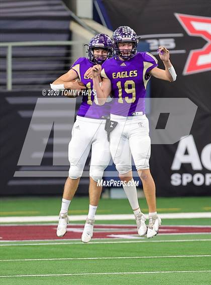 Thumbnail 2 in May vs. Sterling City (UIL Class 1A Division 1 State Final) photogallery.